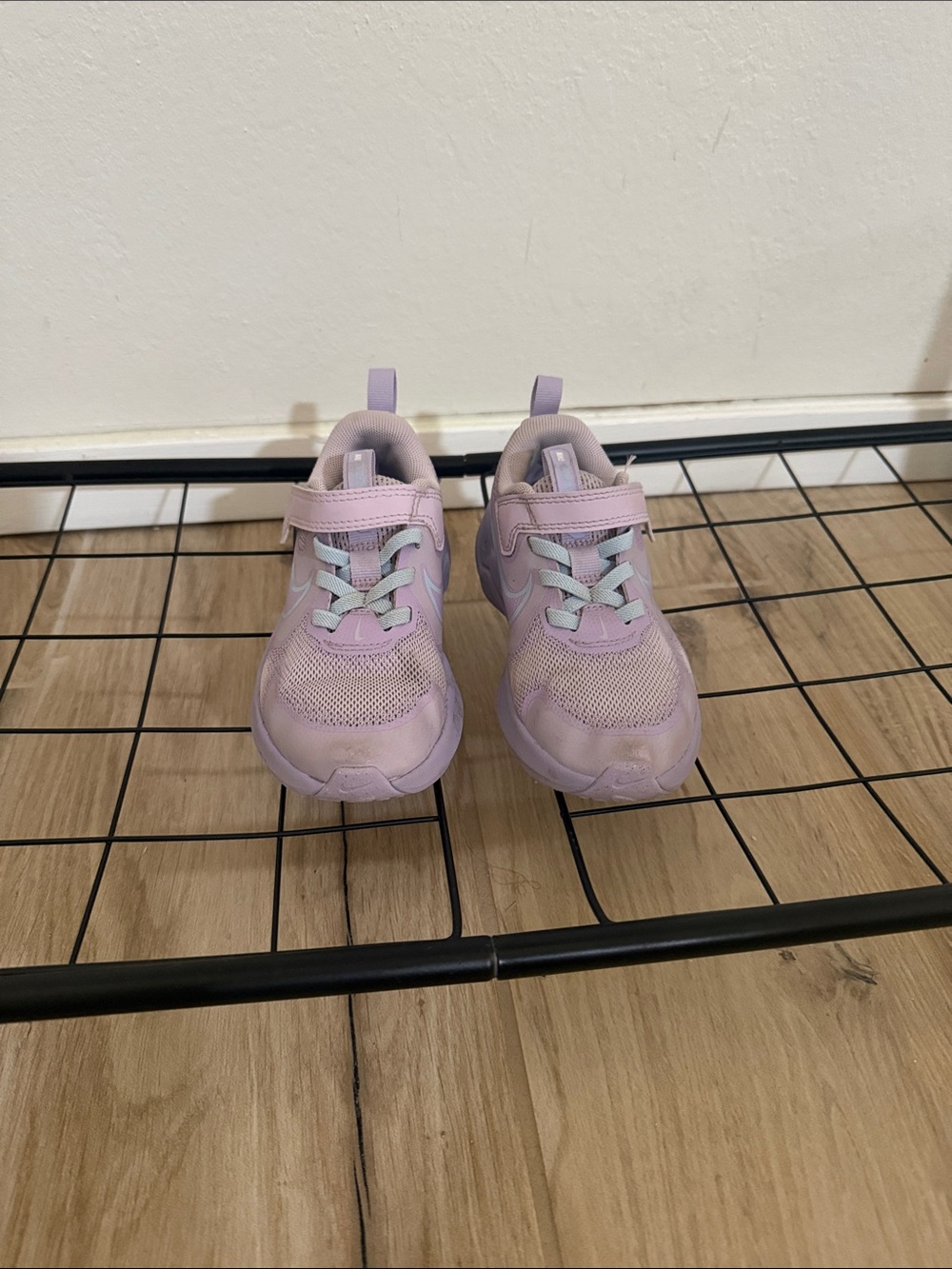 Nike Kids Lavender Hook-and-Loop Sneakers - US 11C